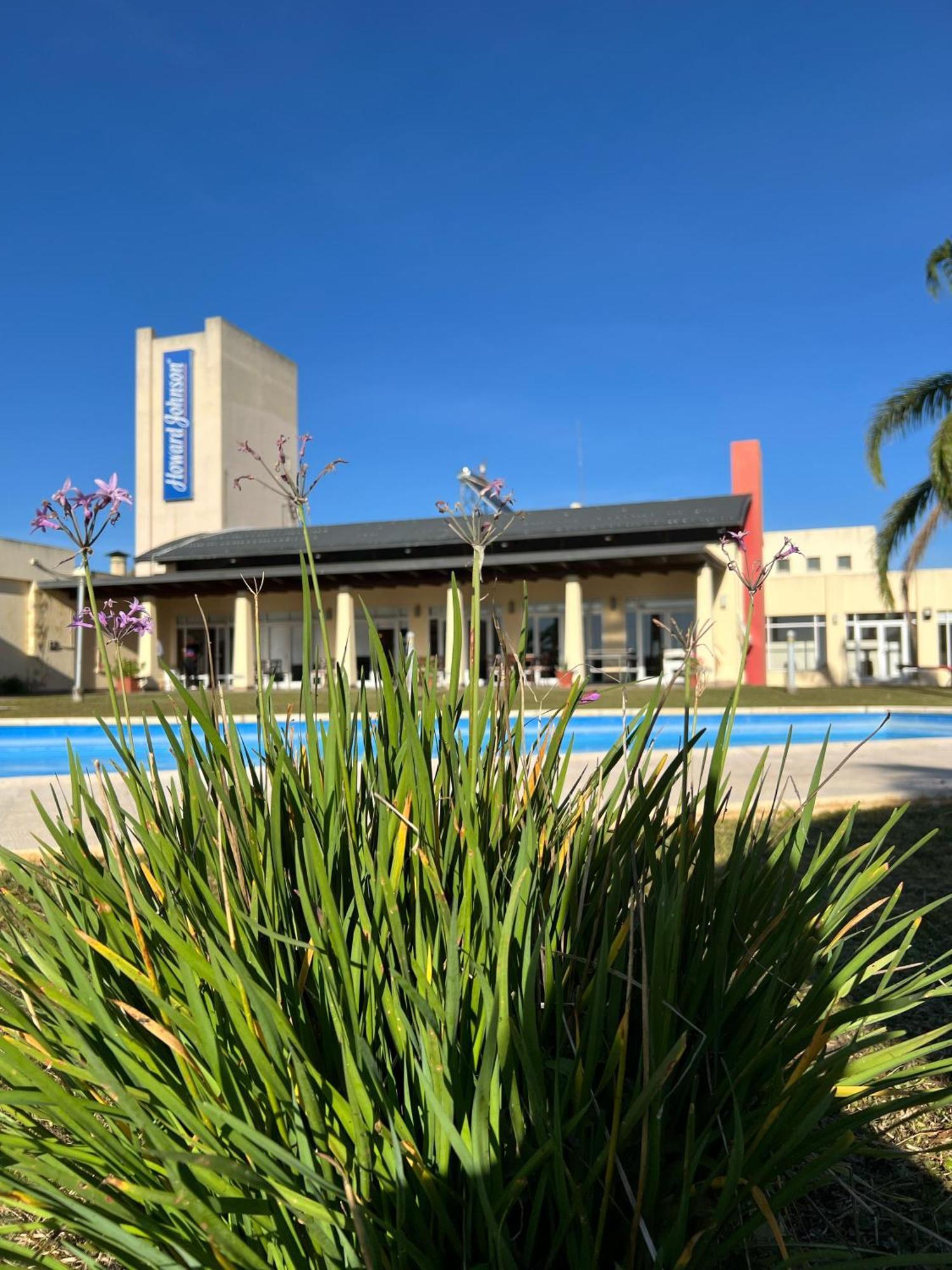 Howard Johnson Inn Rosario De La Frontera Exterior photo