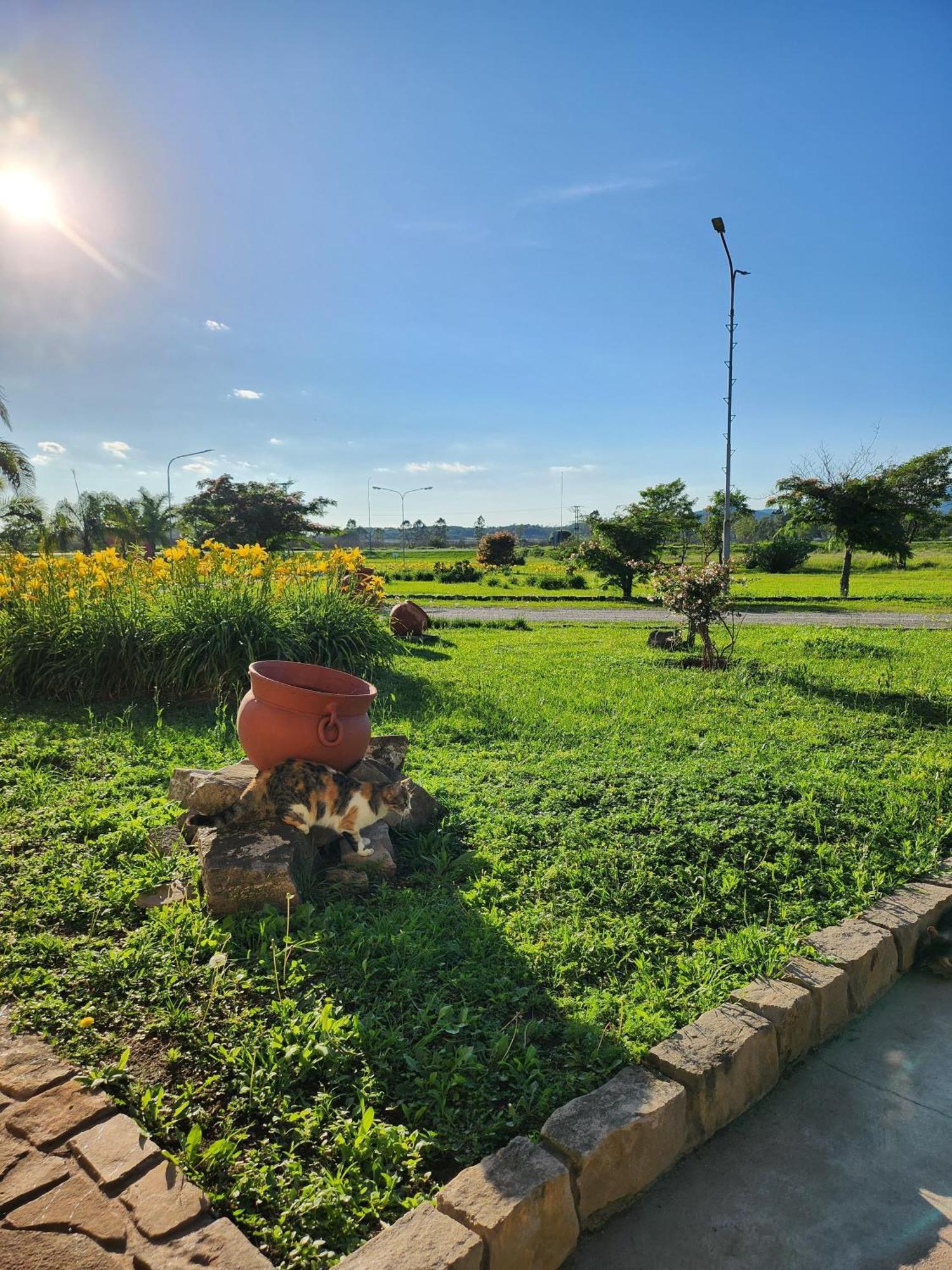 Howard Johnson Inn Rosario De La Frontera Exterior photo