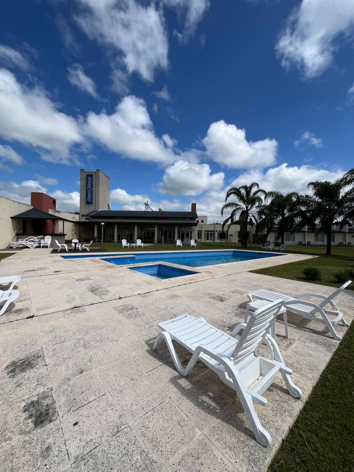 Howard Johnson Inn Rosario De La Frontera Exterior photo